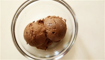 Čokoládová zmrzlina z avokáda a kokosového mléka