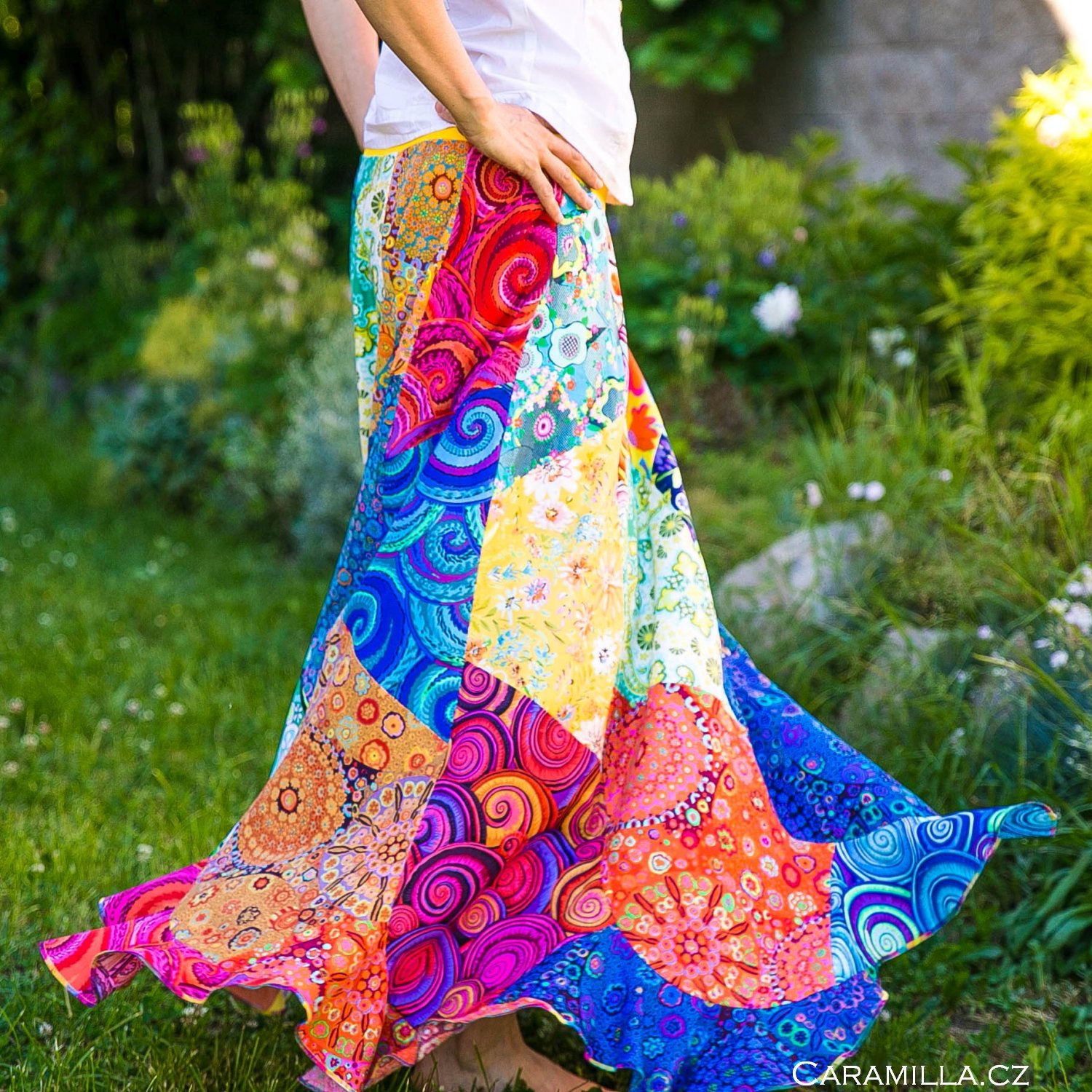 Patchworková dlouhá pestrobarevná sukně s efektním vlněním